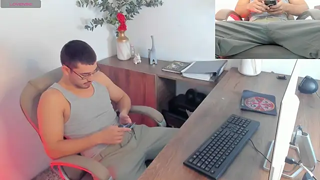 Snapshot of Jay_Grip chatting on February 26, 12:59 pm Jay Grip online show from February 26, 12:59 pm