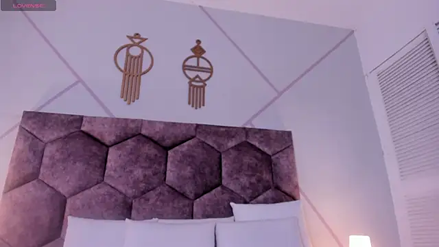 emily nova  online show from April 5, 12:02 pm