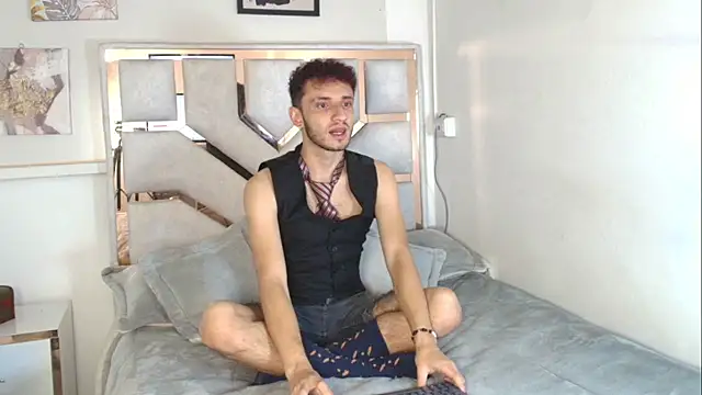 Curlystartt online show from January 14, 12:33 pm