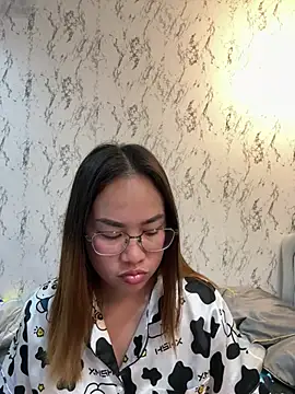 Ponthip online show from March 10, 10:15 pm