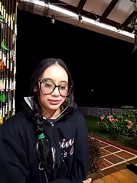 l0lita emi online show from February 14, 10:23 am