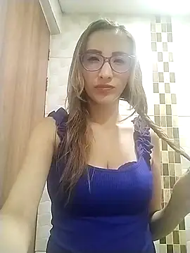 chloe bitelly  online show from April 11, 10:47 pm