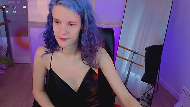 AuraLaunni online show from March 12, 7:03 am