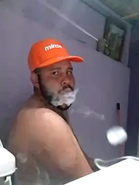 Snapshot of Guanatos13 chatting on January 19, 2:26 am Guanatos13 online show from January 19, 2:26 am