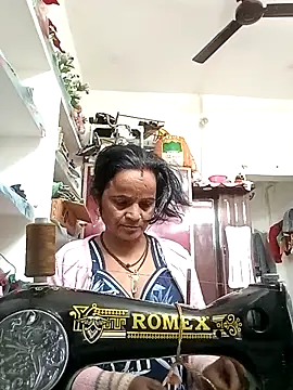 Snapshot of kiiuu_sexe chatting on February 2, 7:29 am kiiuu sexe online show from February 2, 7:29 am