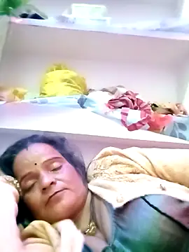 Snapshot of kiiuu_sexe chatting on February 19, 9:33 pm kiiuu sexe online show from February 19, 9:33 pm