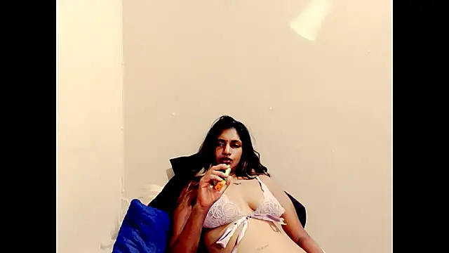 indianhoney69 online show from April 19, 5:23 pm