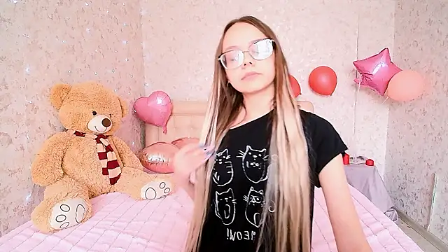 LolliStrawberry online show from March 16, 5:44 am