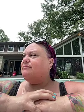 Snapshot of theUnihorniest chatting on June 8, 5:02 pm theUnihorniest online show from June 8, 5:02 pm