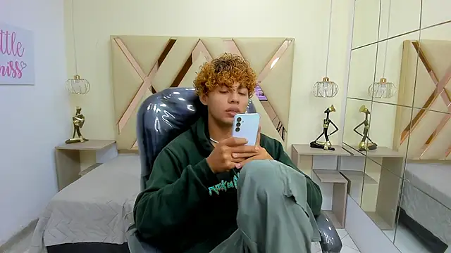 Anyelo Twink online show from March 4, 8:15 pm