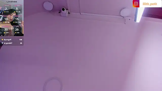 lilith petit  online show from April 18, 8:09 pm