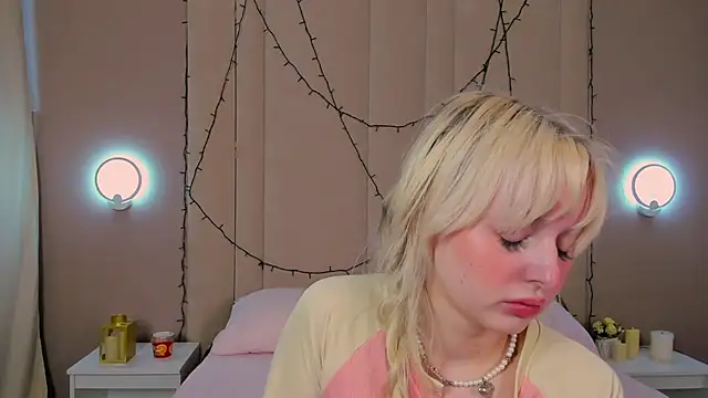 AdeleSilvy online show from June 8, 1:39 am