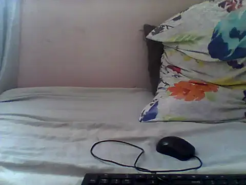 Snapshot of handsomeguy02 chatting on June 18, 12:53 pm handsomeguy02 online show from June 18, 12:53 pm