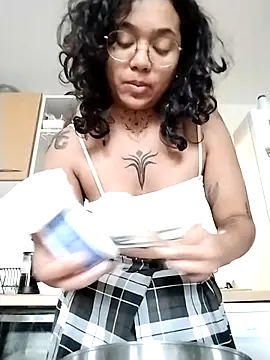 therealsun8 online show from April 10, 6:51 am