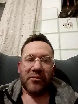 Snapshot of bacond84 chatting on January 10, 8:43 pm bacond84 online show from January 10, 8:43 pm