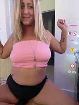 Snapshot of FoxyMillie chatting on June 1, 10:55 pm FoxyMillie online show from June 1, 10:55 pm
