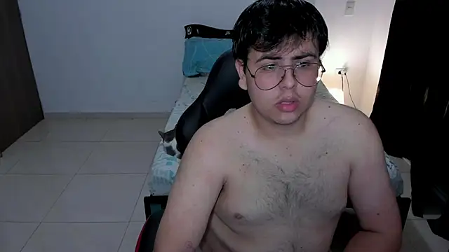 Snapshot of Dylan_cr chatting on March 28, 2:44 am Dylan cr online show from March 28, 2:44 am