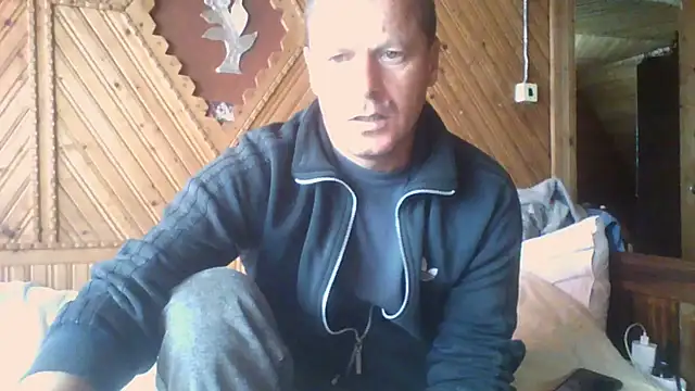 Snapshot of Ivan9iutt chatting on July 20, 8:39 am Ivan9iutt online show from July 20, 8:39 am