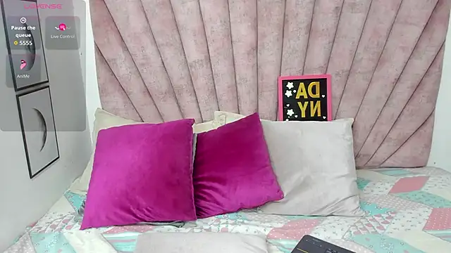 danibellucii  online show from February 19, 12:01 pm