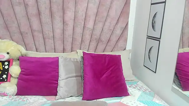 danibellucii  online show from April 23, 3:52 am