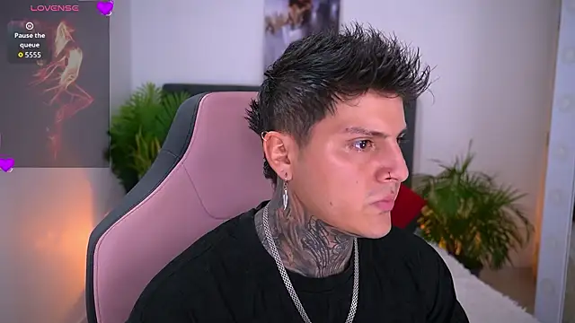 Snapshot of goldenatlasX chatting on February 16, 7:32 pm goldenatlasX online show from February 16, 7:32 pm