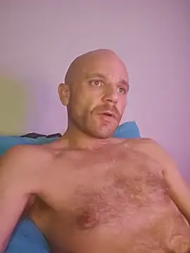 Snapshot of FrankieFuckMe chatting on June 3, 6:02 pm FrankieFuckMe online show from June 3, 6:02 pm