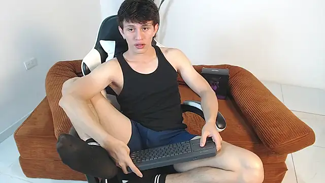 DarrenColleen online show from April 20, 11:39 pm