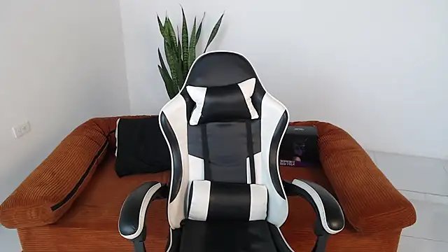 DarrenColleen online show from April 23, 3:25 pm