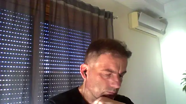 Snapshot of _grj1 chatting on April 24, 7:44 am grj1 online show from April 24, 7:44 am