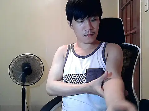 Snapshot of asian_guy67 chatting on August 2, 4:38 pm asian guy67 online show from August 2, 4:38 pm