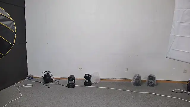 Snapshot of STR-100 chatting on March 8, 10:08 am STR-100 online show from March 8, 10:08 am