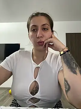 Snapshot of dalia0710 chatting on May 18, 1:17 pm dalia0710 online show from May 18, 1:17 pm