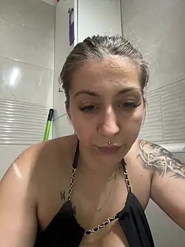 Snapshot of dalia0710 chatting on June 25, 1:04 pm dalia0710 online show from June 25, 1:04 pm