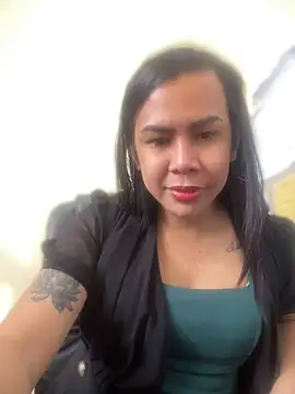 BriannaCruz24 online show from April 21, 11:40 pm