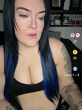 Snapshot of Miss_CurvesXXX chatting on April 26, 12:14 pm Miss CurvesXXX online show from April 26, 12:14 pm