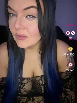 Snapshot of Miss_CurvesXXX chatting on April 28, 9:31 pm Miss CurvesXXX online show from April 28, 9:31 pm