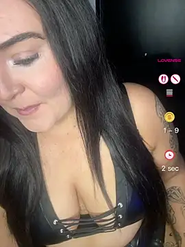 Snapshot of Miss_CurvesXXX chatting on June 6, 10:14 pm Miss CurvesXXX online show from June 6, 10:14 pm