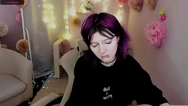 Ashley Veil online show from April 25, 9:01 pm