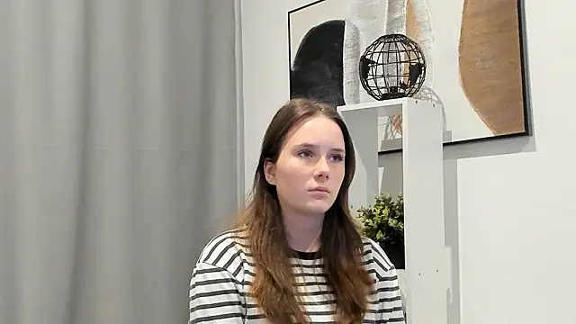 Snapshot of GenevieNyreen chatting on January 15, 7:13 am GenevieNyreen online show from January 15, 7:13 am