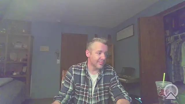 chrisw8140 online show from April 3, 5:38 am