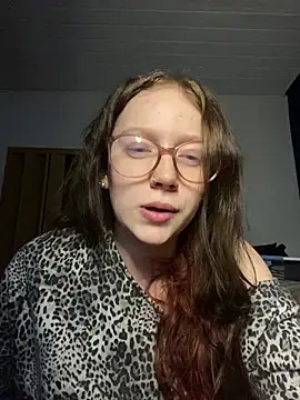 YoungLisaa18 online show from February 9, 7:40 pm