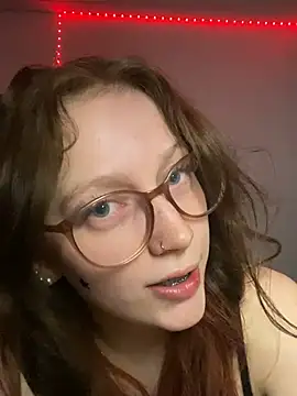 YoungLisaa18 online show from March 9, 8:13 pm