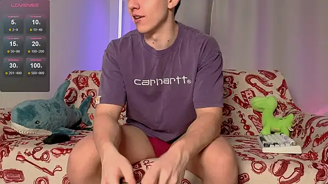 Snapshot of first_mark chatting on March 6, 5:42 pm first mark online show from March 6, 5:42 pm