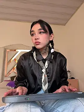 iriis online show from April 30, 8:04 pm
