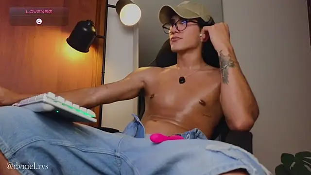 emilio rivs online show from June 22, 2:24 am