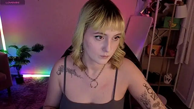 Roziett Belle online show from March 29, 8:47 am