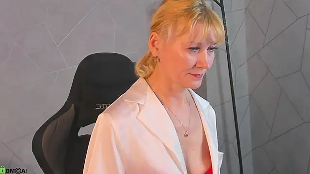 Julie Lucas online show from April 21, 12:34 am