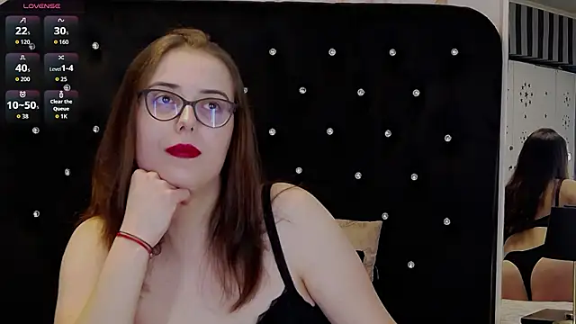 JulieAnnX online show from February 3, 6:22 am