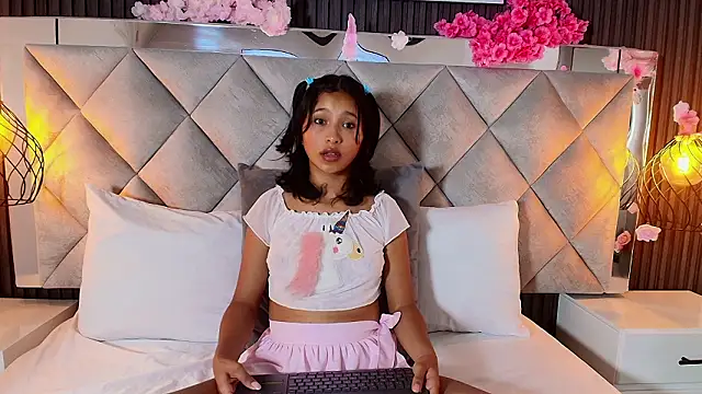 Real virgin Pussy online show from February 21, 7:48 pm