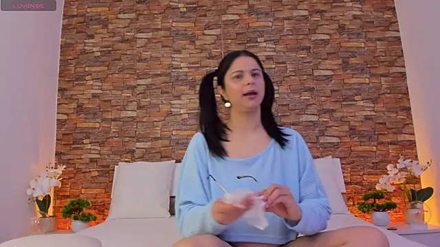 Olivia  Taylor online show from March 30, 5:25 pm